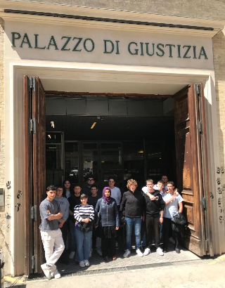 Jesi – Gli studenti del “Marconi Pieralisi” in Tribunale per assistere ad un’udienza